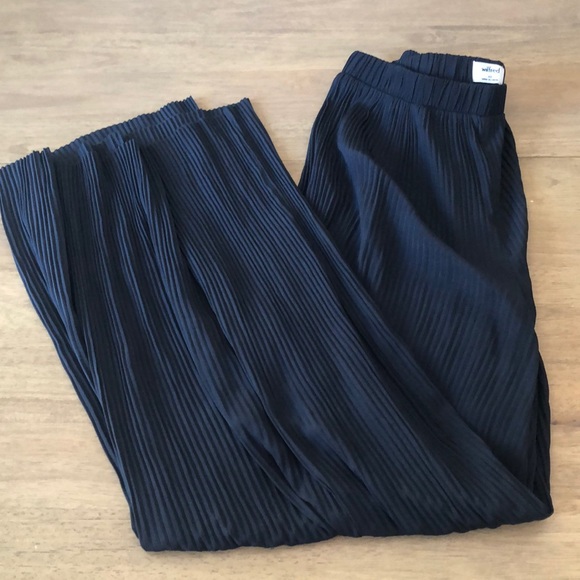 Aritzia Wilfred, high rise pinch pleated pants, wide leg, black, XS - Picture 2 of 8
